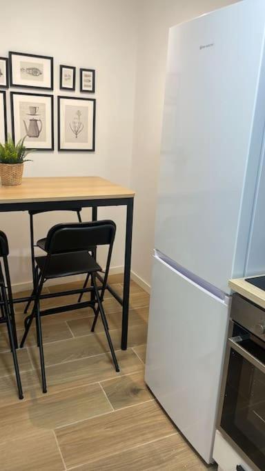 NUEVO Céntrico apartamento a 3 minutos del AVE Lleida Exterior foto